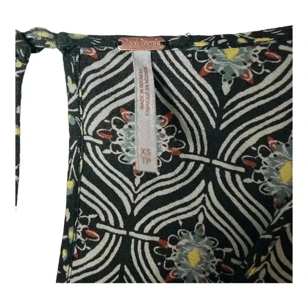 1514. FREE‎ PEOPLE ROLLING HILLS FLARED SLEEVE TOP SIZE XSMALL FLORAL PATTERN